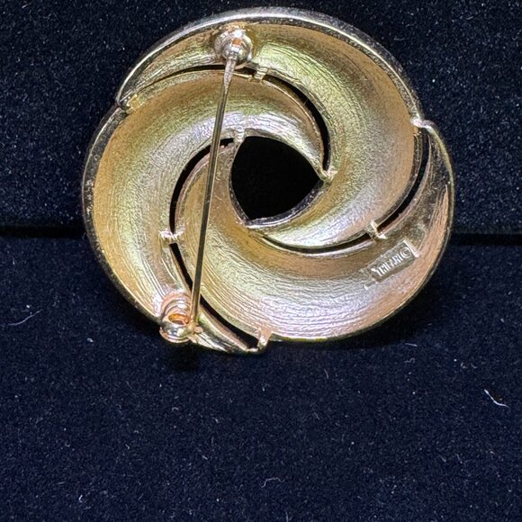 2 vtg Trifari Broochs Pins gold tone brushed textured Elegant Evening  - JW1475 - Picture 9 of 14